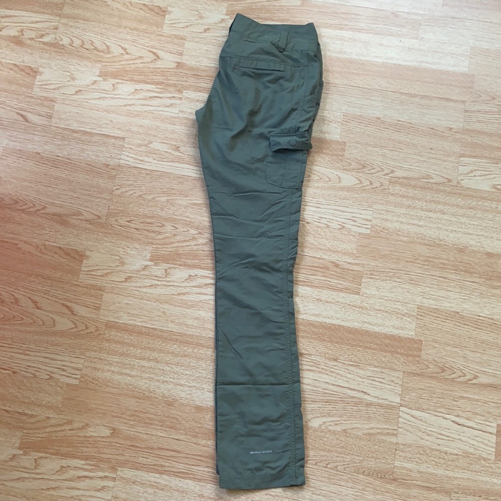 Women’s Size 4 Columbia Cargo Pants
